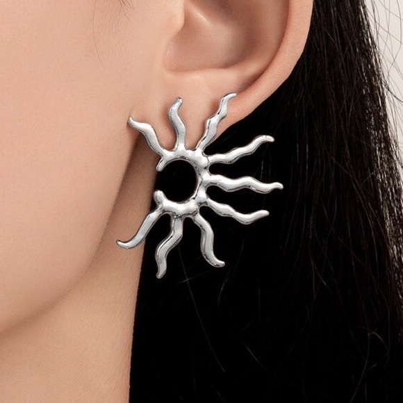 GlitzBlitz Boutique Jewelry - Any 3/$25! Large Silver Sun Stud Earrings
